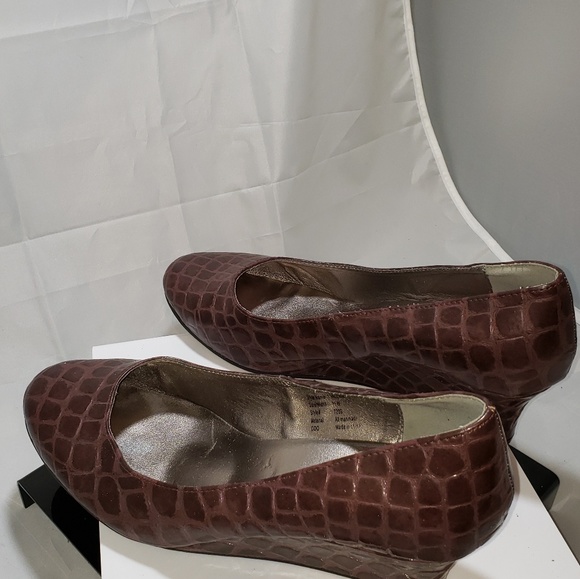 Avenue Shoes - Cloudwalker 11w valerie purple wedge